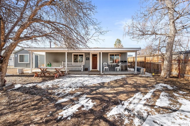 view of front of home featuring a porch