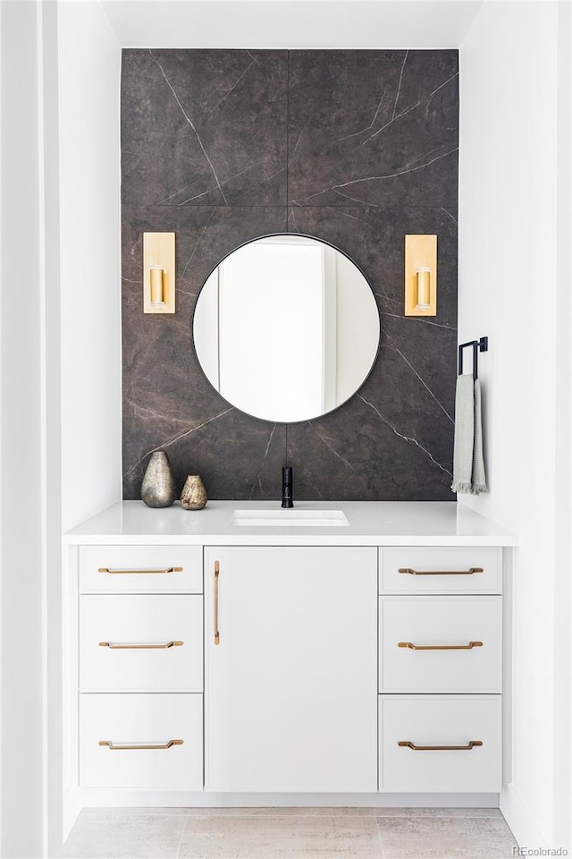 bathroom with vanity and tasteful backsplash