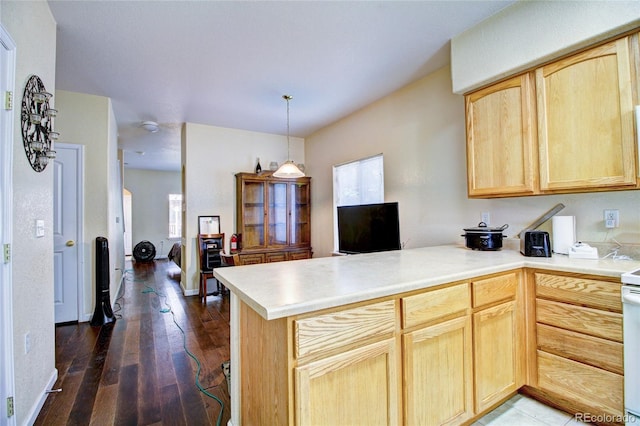 kitchen featuring a peninsula, wood finished floors, light countertops, and light brown cabinetry