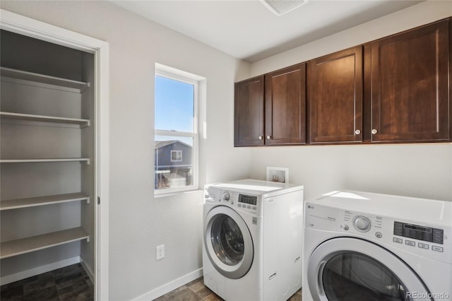 laundry room with cabinet space, baseboards, visible vents, and independent washer and dryer