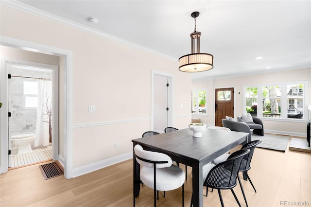 dining room with light wood-style flooring, baseboards, ornamental molding, and recessed lighting