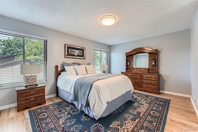 3752 S Helena Way, Aurora, CO 80013 - bedroom featuring a textured ceiling and light wood-style flooring