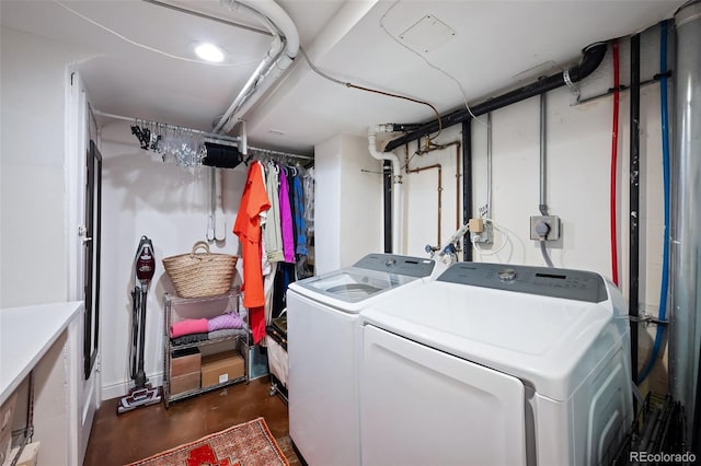 laundry room featuring washer and clothes dryer