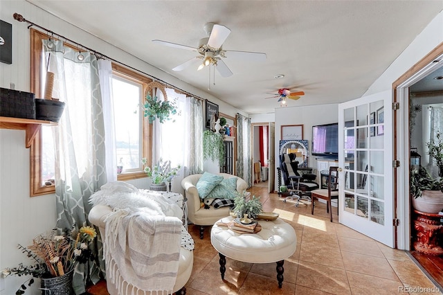 sunroom featuring ceiling fan