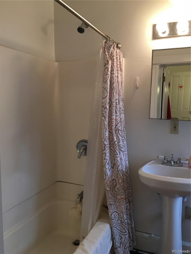 bathroom with shower / bathtub combination with curtain