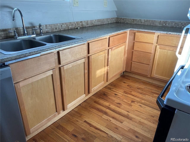 kitchen featuring sink, light hardwood / wood-style floors, tasteful backsplash, dishwashing machine, and light brown cabinets