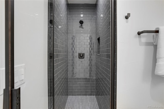 details with a tile shower