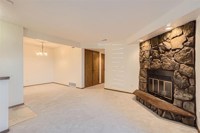 living room featuring light carpet, an inviting chandelier, and a fireplace