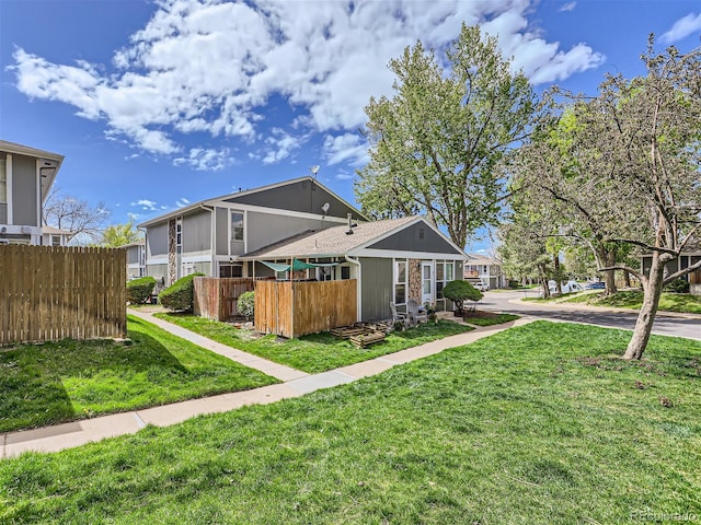 view of front facade with a front yard