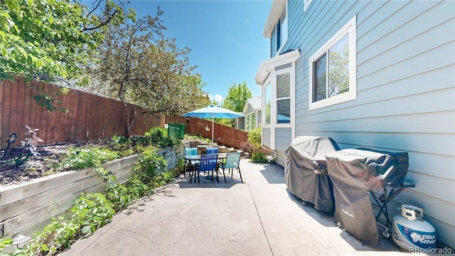 4826 S Ireland St, Aurora, CO 80015 - fenced backyard with a patio area and outdoor dining area