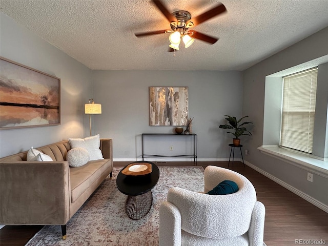 19645 E Buchanan Pl, Aurora, CO 80011 - photo 4