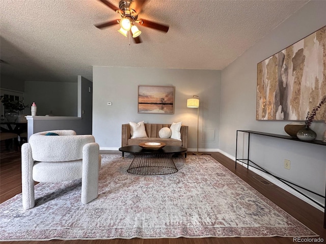 19645 E Buchanan Pl, Aurora, CO 80011 - photo 5