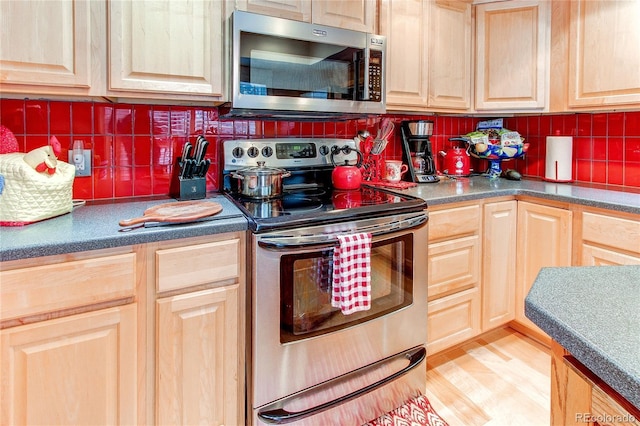 kitchen featuring decorative backsplash and appliances with stainless steel finishes