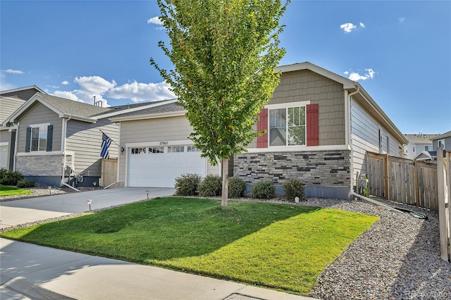 view of front of property featuring a front yard and a garage