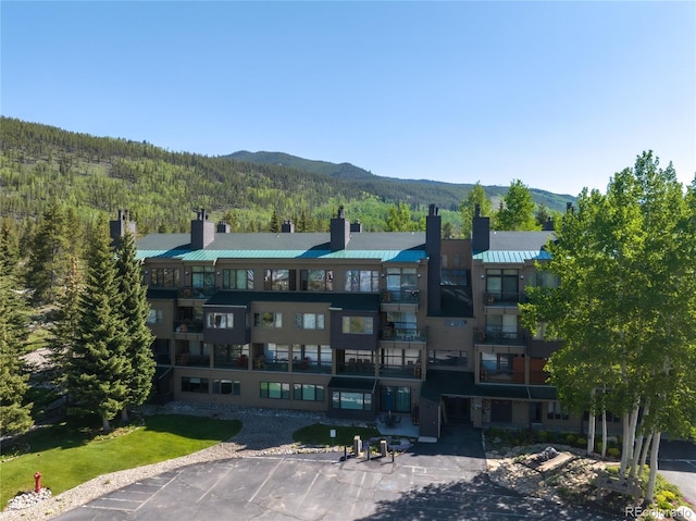 22300 US Highway 6 Unit 1746, Dillon, CO 80435 - view of property featuring a mountain view, uncovered parking, and a forest view