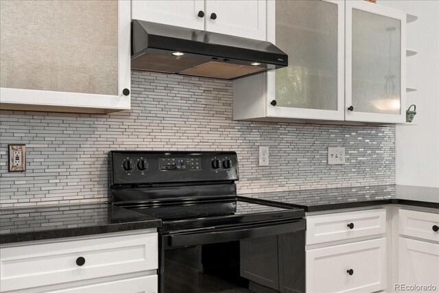 11705 W Stanford Ln, Morrison, CO 80465 - kitchen with black range with electric cooktop, under cabinet range hood, tasteful backsplash, and white cabinetry