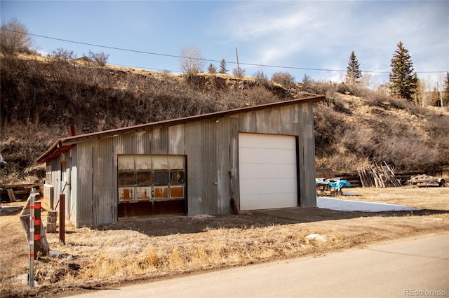 view of detached garage