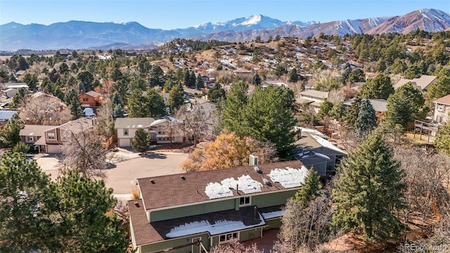 bird's eye view with a mountain view