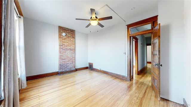 empty room featuring light hardwood / wood-style floors and ceiling fan