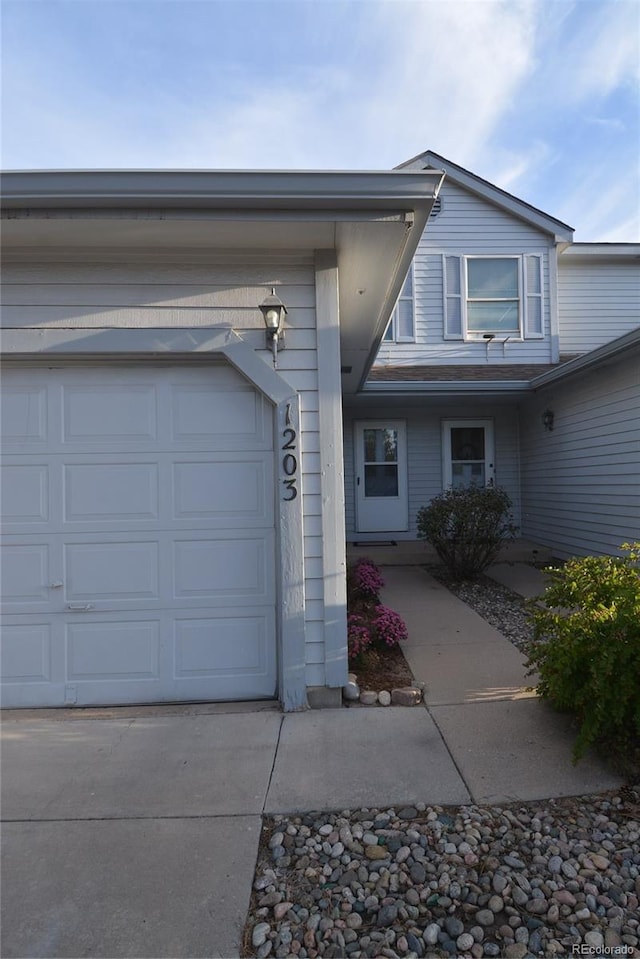 view of front facade with a garage