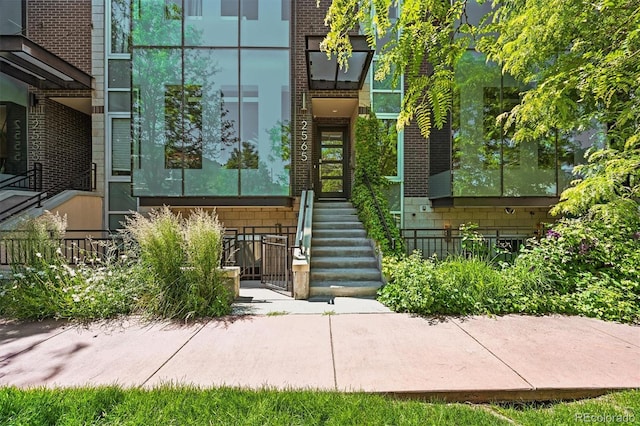 2565 Champa St, Denver, CO 80205 - entrance to property with brick siding