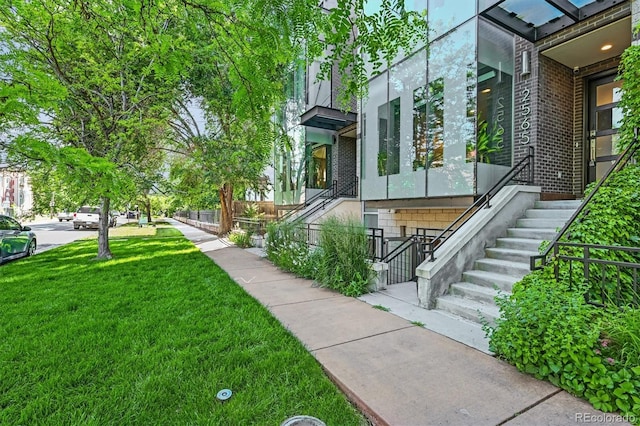2565 Champa St, Denver, CO 80205 - view of community with stairs