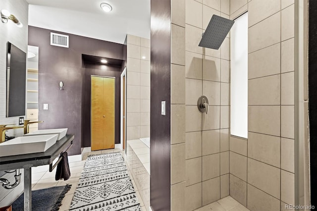 2565 Champa St, Denver, CO 80205 - full bath featuring tiled shower and tile patterned floors