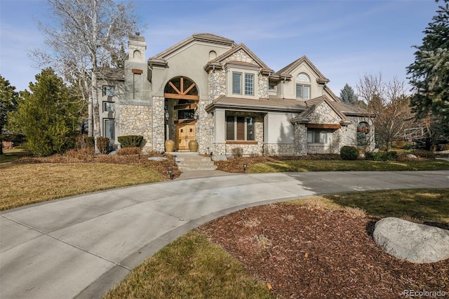 view of front of house featuring a front yard