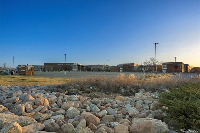 view of yard at dusk