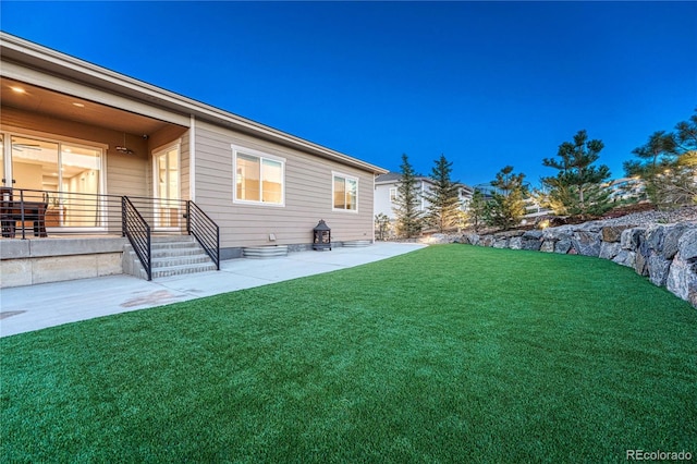 view of yard featuring a patio