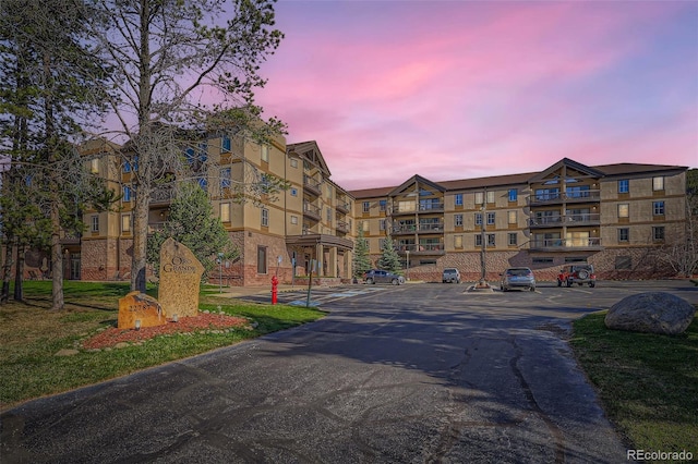 22787 US Highway 6 Unit 313, Dillon, CO 80435 - property at dusk featuring uncovered parking and a view of apartment building / complex