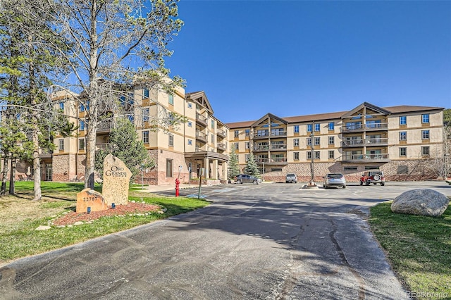 22787 US Highway 6 Unit 313, Dillon, CO 80435 - view of apartment building / complex with uncovered parking