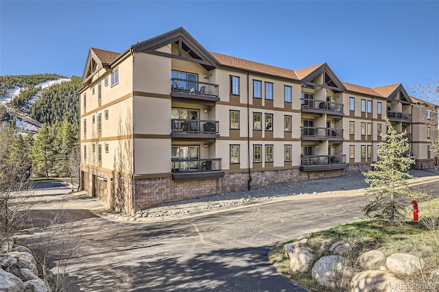 22787 US Highway 6 Unit 313, Dillon, CO 80435 - view of apartment building / complex with a garage and concrete driveway