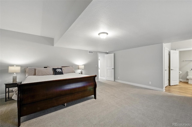 18212 W 95th Pl, Arvada, CO 80007 - bedroom featuring light colored carpet, baseboards, and connected bathroom