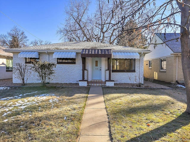 view of front of house featuring a front yard