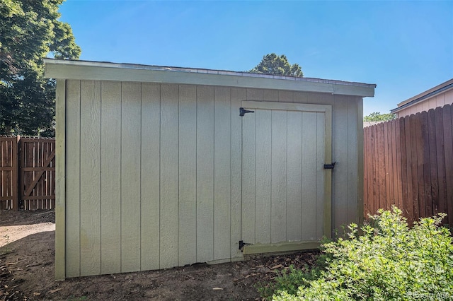 1641 Biscay Cir, Aurora, CO 80011 - view of shed featuring a fenced backyard