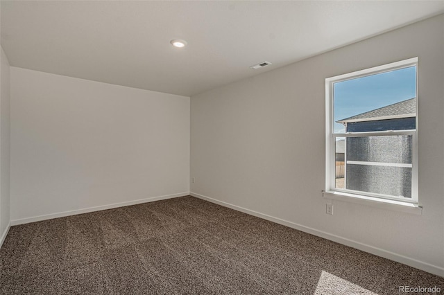 carpeted empty room with baseboards, recessed lighting, and visible vents