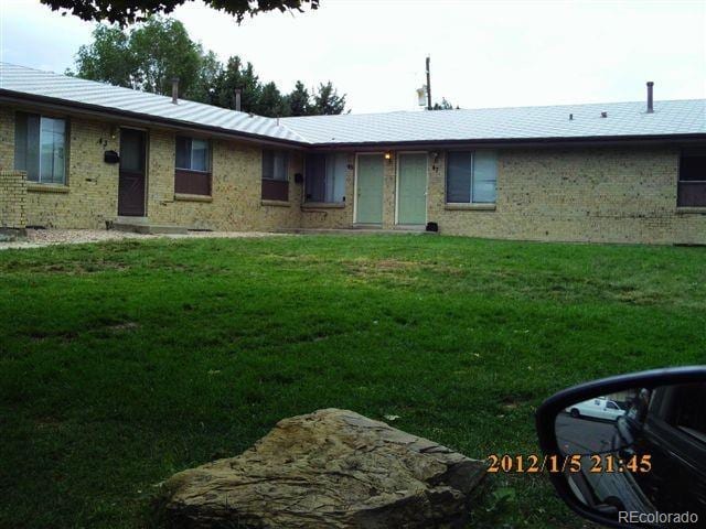 43 Lansing St, Aurora, CO 80010 - ranch-style house with brick siding and a front yard