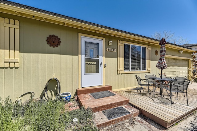 entrance to property featuring outdoor dining area