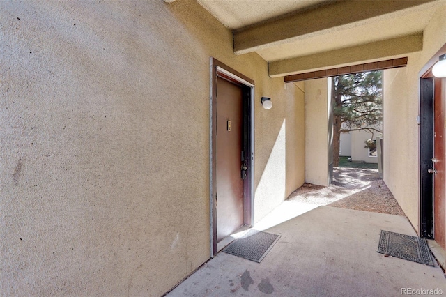 view of exterior entry with stucco siding