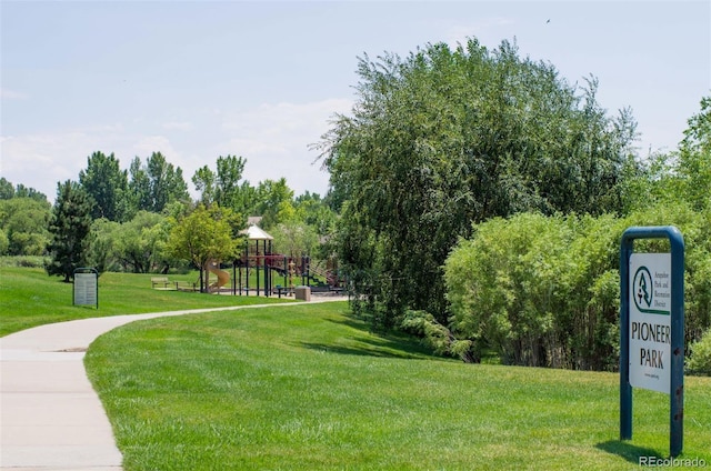 5394 S Valdai Way, Aurora, CO 80015 - surrounding community with a yard
