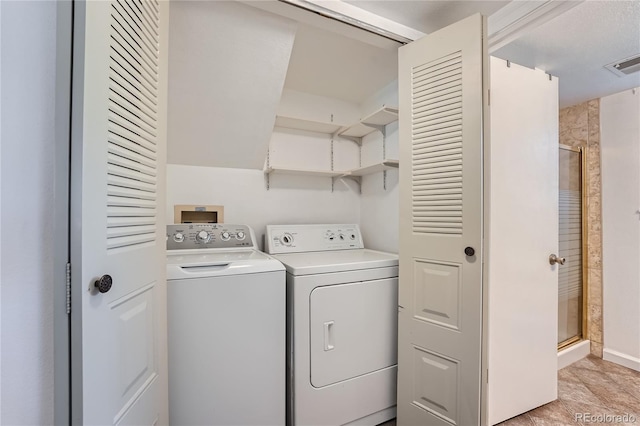 washroom featuring washing machine and clothes dryer