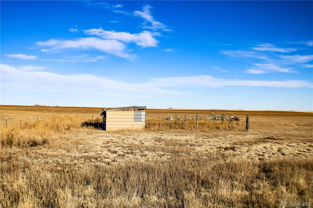 view of yard featuring a rural view