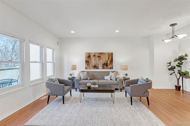 living area featuring visible vents, recessed lighting, light wood-type flooring, and baseboards