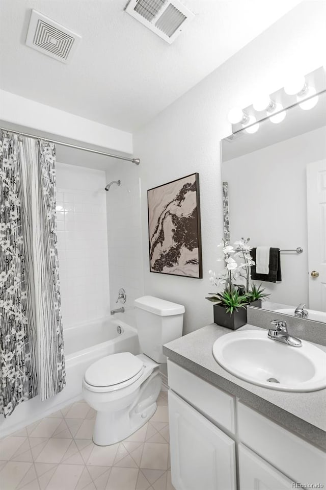 bathroom featuring visible vents, vanity, toilet, and shower / tub combo with curtain