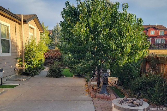 view of patio featuring a fire pit