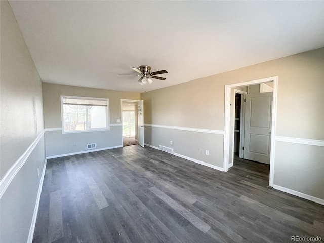 unfurnished room with dark wood-type flooring and ceiling fan