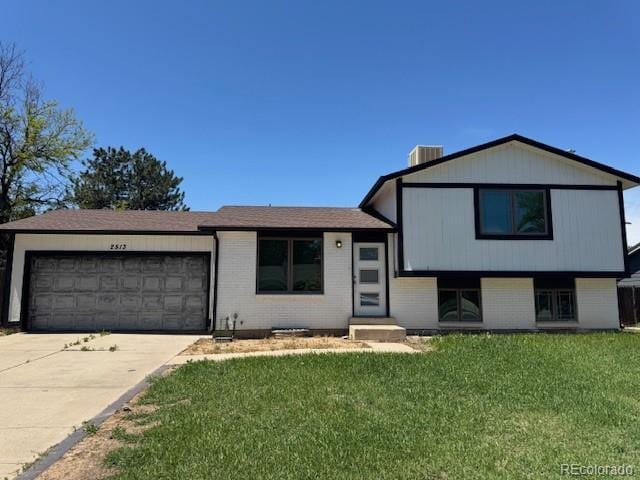 2513 S Crystal St, Aurora, CO 80014 - tri-level home featuring an attached garage, brick siding, a front yard, concrete driveway, and a shingled roof