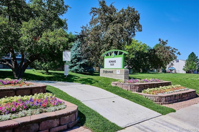 3225 S Race St, Englewood, CO 80113 - surrounding community featuring a yard