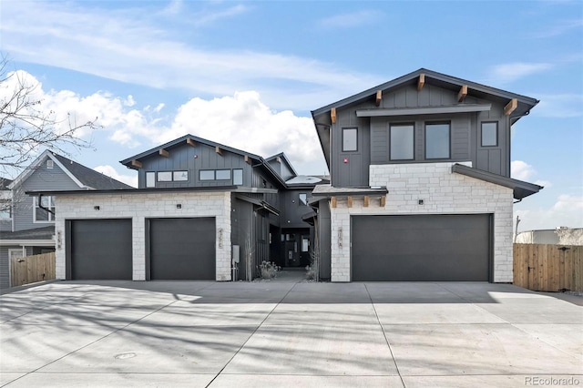 view of front facade featuring a garage